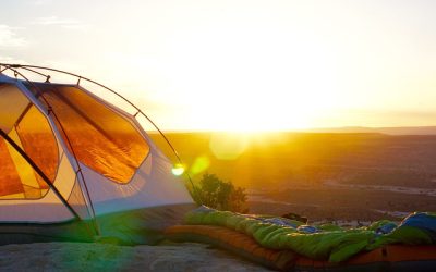 Van zipline tot speleologie: De coolste outdoor activiteiten naast je tent