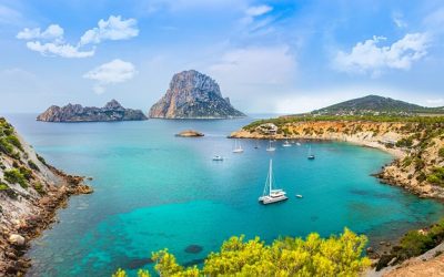 Yachten op Ibiza: Luxe varen langs de mooiste plekken van de Balearen